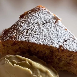 Torta di Carote e Nocciole