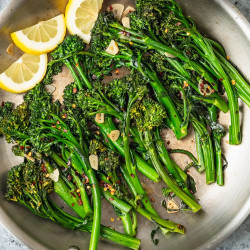 Easy 10-minute Garlic Broccolini