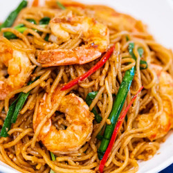 Garlic Shrimp Lo Mein (虾仁捞面)