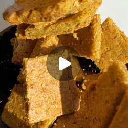 Crispy Broccoli Cheese Crackers