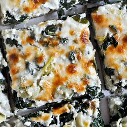 Cheesy Spinach And Artichoke Pizza