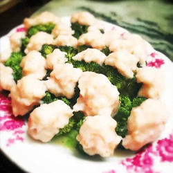 Homemade Shrimp Ball Paste Steamed With Broccoli 手打蝦膠蒸西蘭花