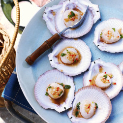 Scallops With Ginger And Lemongrass