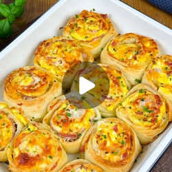 Breakfast Rolls with Scrambled Egg, Cheese &amp; Bacon