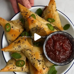 Chilli-cheese Samosas