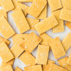 2 Ingredient Keto Cottage Cheese Crackers