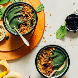 Peanut Butter Banana Green Smoothie Bowl