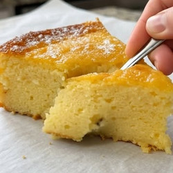 Summer Flourless Lemon Greek Yogurt Cake
