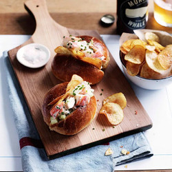 Lobster Rolls With Potato Chips