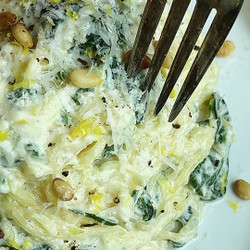 Creamy Dairy-free Roasted Garlic Spaghetti Squash