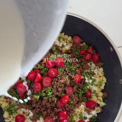 Garlicky Turkish Pasta With Ground Beef