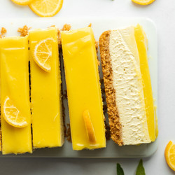 Easy Vegan Lemon Cheesecake (no-bake)