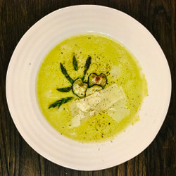 Light &amp; Savory Asparagus &amp; Zucchini Soup