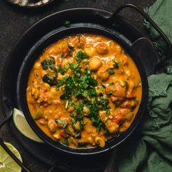 Tempeh &amp; Chickpea Peanut Curry