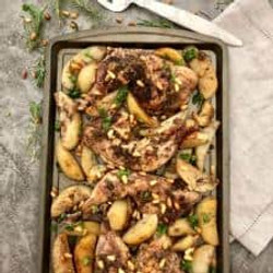 Lemon Garlic Roasted Chicken And Potatoes (صينية دجاج مع بطاطا وثوم)