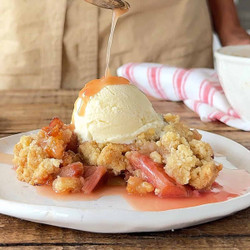 Vintage Rhubarb Crumble (sweet, Buttery Topping)