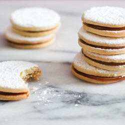 Alfajores Con Cajeta (vanilla Shortbread With Goat's-milk Toffee) Recipe