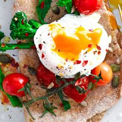 Poached Eggs With Broccoli, Tomatoes &amp; Wholemeal Flatbread