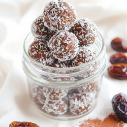 No-bake Date Protein Balls