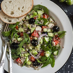 Quinoa Salad With Arugula And Grapes