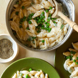 White Cheddar Mac And Cheese With Sweet Peas