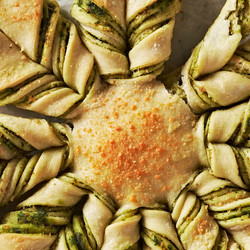 Pesto Pizza Stuffed Star Bread
