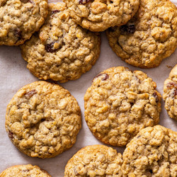 Soft &amp; Chewy Gluten Free Oatmeal Cookies