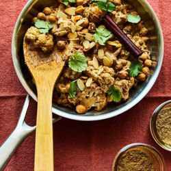 Chou-fleur Rôti Et Pois Chiches Façon Mughlai
