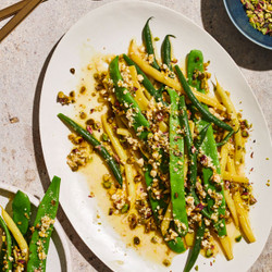 Cold &amp; Crunchy Green Beans With Garlicky Pistachio Vinaigrette