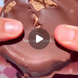 4-ingredient Frozen Yogurt Peanut Butter Biscuits