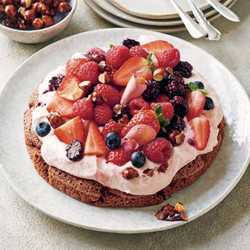 Hazelnut &amp; Strawberry Mousse Cake (hasselnøddebund Med Jordbærmousse)
