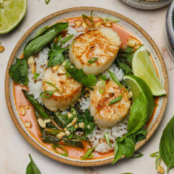 Simple Thai Curry With Scallops And String Beans