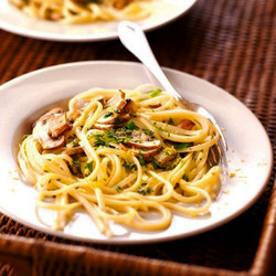Linguine With Lemon, Garlic And Thyme Mushrooms - Nigella