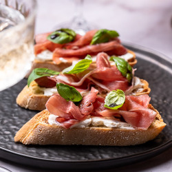 Bruschetta Met Roomkaas En Parmaham