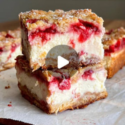 Strawberry Crumble Croissant Cheesecake Bars