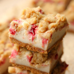 Vegan Strawberry Cheesecake Crumble Bars