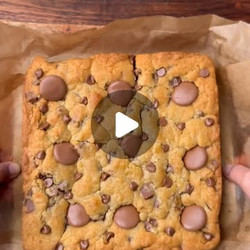 Crumbly, Chewy Chocolate Chips Cookie Bars