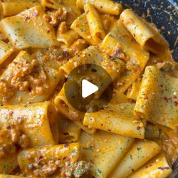 Creamy Sriracha &amp; Sausage Pasta