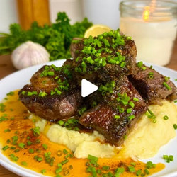 Cowboy Butter Steak Bites With Roasted Garlic Mashed Potatoes