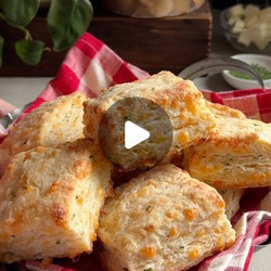 Cheddar &amp; Chive Biscuits With Roasted Garlic Butter