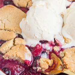 Low-carb Mixed Berry Cobbler