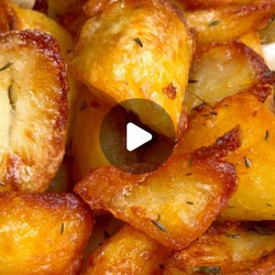 Airfryer Easiest Crispy Roast Potatoes!