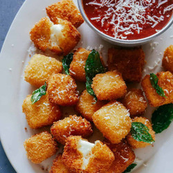 Halloumi Nuggets With Marinara Dipping Sauce