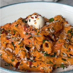 Creamy Tomato Garlic Pasta