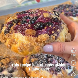 Blueberry Crumble Buns