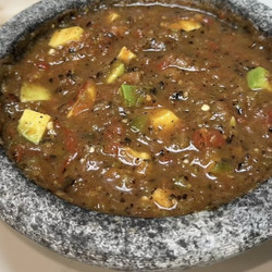 Salsa De Molcajete Con Aguacate
