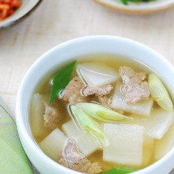 Korean Radish Soup (muguk)