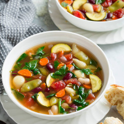 Slow Cooker Minestrone Soup {olive Garden Copycat}