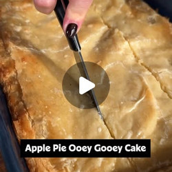 Apple Pie Gooey Cake