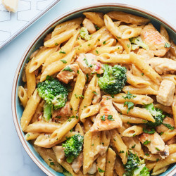 Simple One-skillet Chicken Alfredo Pasta